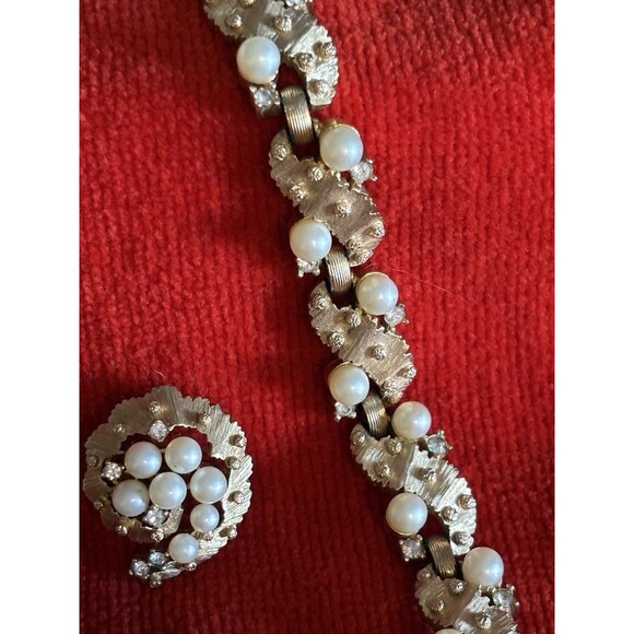 Crown Trifari Heavy Gold Plated, Cubic Zirc, Pearl Necklace & Matching Earrings - Picture 4 of 16